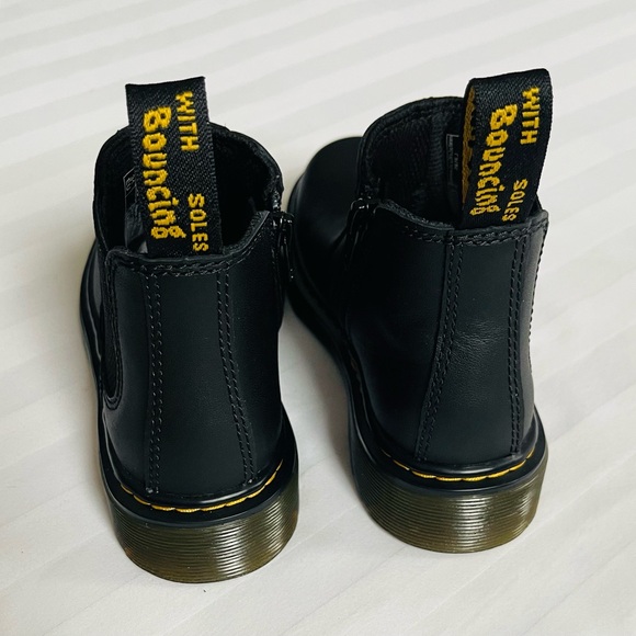 Dr. Martens Kids Ankle Boots - Picture 2 of 6